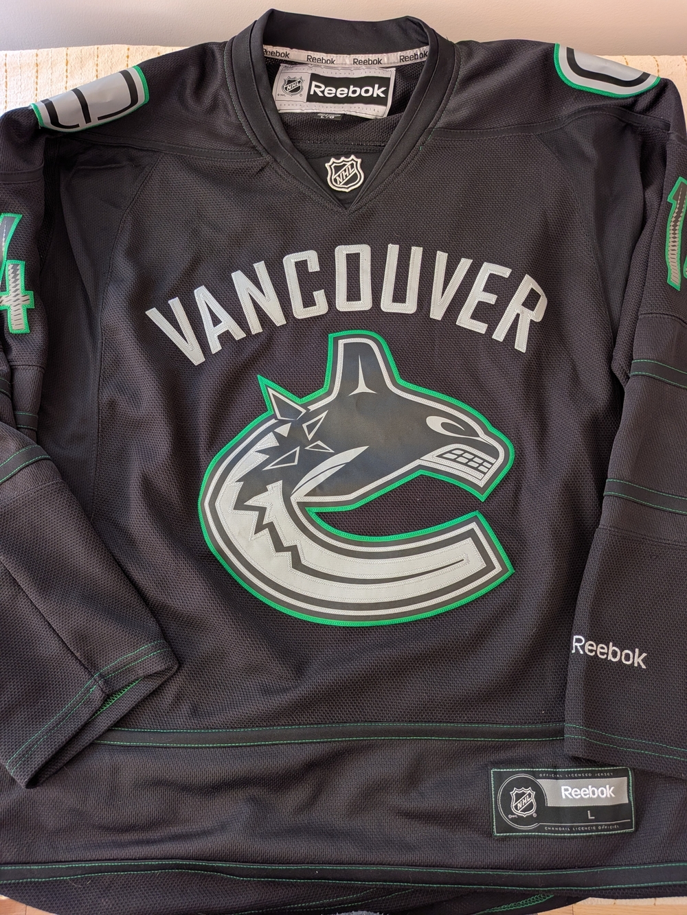 Vancouver Canucks Alex Burrows Black Ice Jersey Size Large